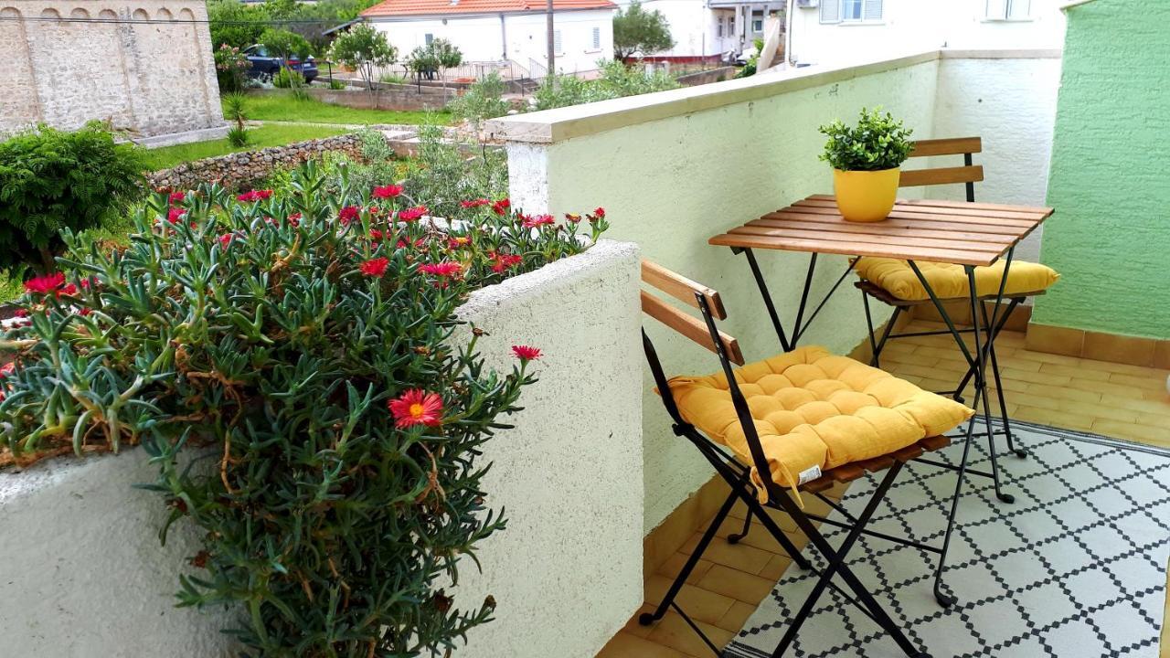 Apartments Julija Преко Екстер'єр фото